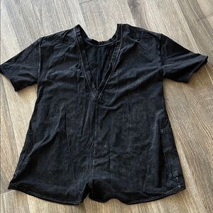 Free people movement, hot shot V-neck distress, black size extra small NWOT